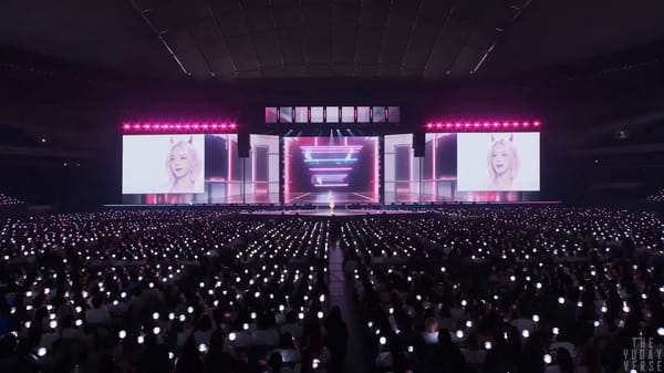 15-second cinematic K-pop concert video featuring @image. 0.0-2.5s: ultra-wide shot of a massiv…