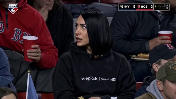 Captura de transmisión deportiva en vivo de ESPN durante un partido de la MLB. La mujer de la image… prompt example