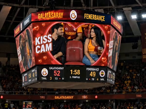 Kiss Cam time! prompt preview