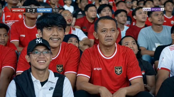 A live handheld broadcast camera slowly moves closer toward 2 people casually sitting in the middle… prompt example