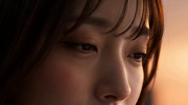 【风格】武侠动作电影（Wuxia Action Film），真人电影质感（Photorealistic），IMAX画质，8K超清，快慢镜切换（Ramp-mo），凌厉剪辑风格，2人出镜 【时长…