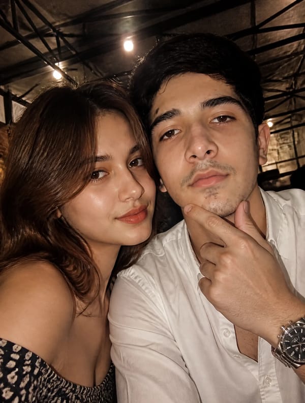 indoor close-up lifestyle selfie prompt preview